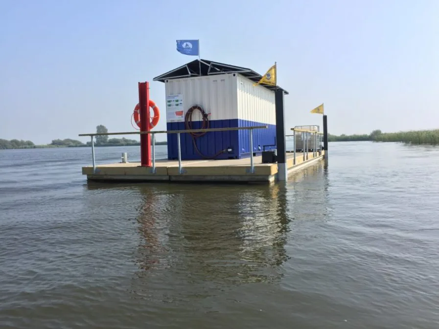 Waste treatment plant on heavy duty pontoons Andry Prodel +372 5304 4000 andry@topmarine.ee