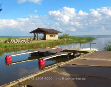 Boat pontoon with boat booms at Vaibla, Estonia, offering stable and secure mooring solutions by Top Marine.
