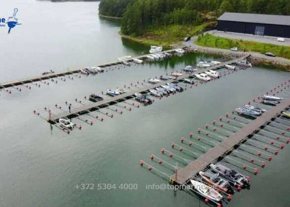 Heavy-duty pontoons at Bäggo Marina, Finland, offering secure and stable mooring solutions by Top Marine.